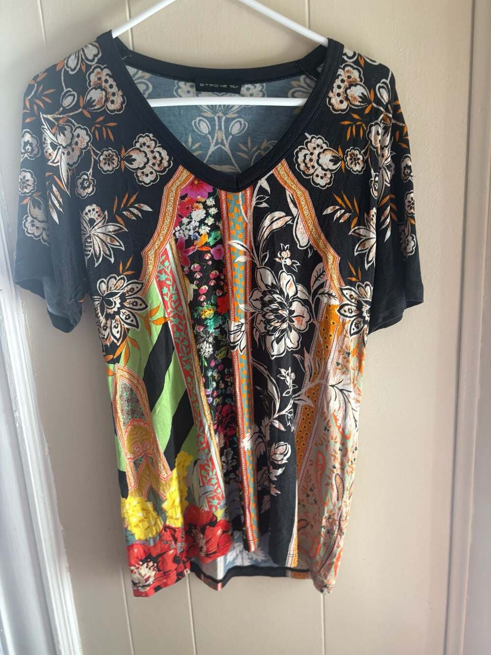 Etro l V-Neck Short Sleeve Printed T-Shirt Size 42 Black Paisley Floral